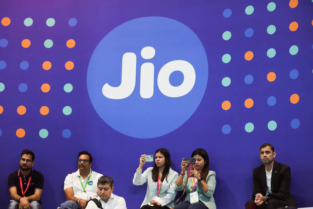 Jio Recharge Plan: Jio दे रहा कम कीमत में कमाल के फायदे, 749 रुपए में 2 साल के लिए